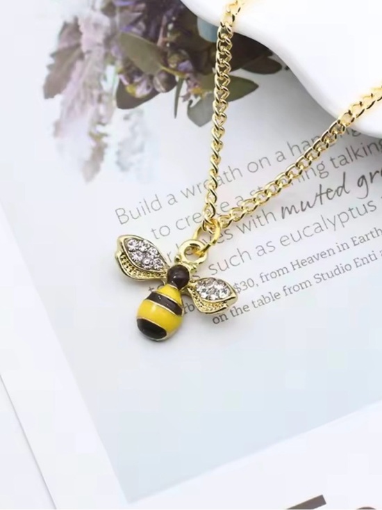 Jewelry - Gold Bee Pendant Necklace